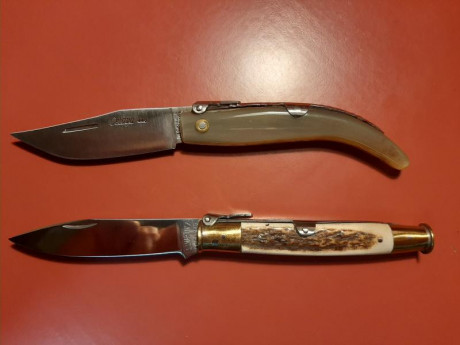 Hola a todos,
Pongo a la venta estas dos navajas clásicas de palanquilla. Totalmente nuevas, solo exposición, 00