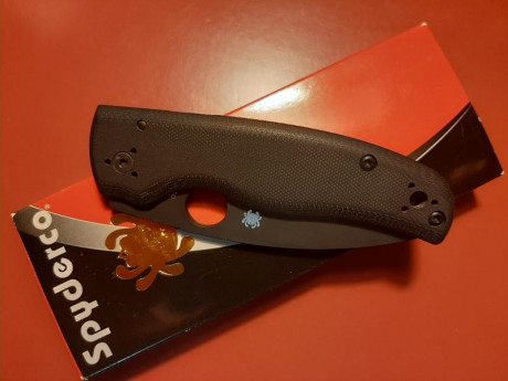 Hola a todos,
Pongo a la venta esta SPYDERCO SHAMAN BLACK, con su caja original. Nunca ha sido usada. 00