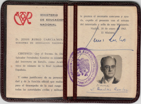  EN RECUERDO Y HOMENAJE A LOS QUE YA NO ESTÁN. 

Si pones en  GOOGLE   PASAPORTES EN LA MEMORIA  da igual 02