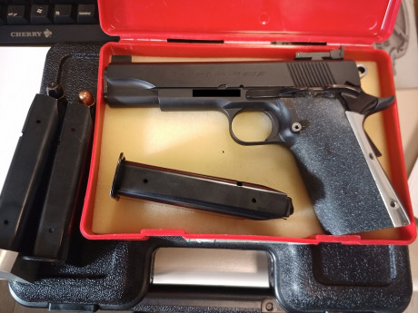 A la venta esta preciosa pistola Llama MAX II del calibre 45 ACP. Está en perfecto funcionamiento y es 02