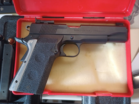 A la venta esta preciosa pistola Llama MAX II del calibre 45 ACP. Está en perfecto funcionamiento y es 01