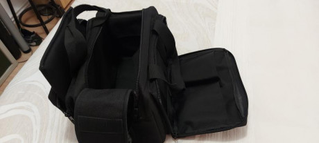 Pues por no usar y tener varias bolsas e decidido vender esta de la prestigiosa marca UNCKE MIKES ...la 02