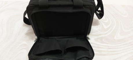 Pues por no usar y tener varias bolsas e decidido vender esta de la prestigiosa marca UNCKE MIKES ...la 11