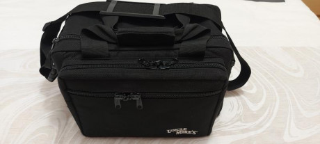 Pues por no usar y tener varias bolsas e decidido vender esta de la prestigiosa marca UNCKE MIKES ...la 10