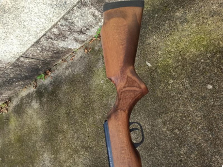 Hola, vendo cometa Fénix 400S carbine calibre 4.5,totalmente impecable tanto la madera como el pavonado, 11