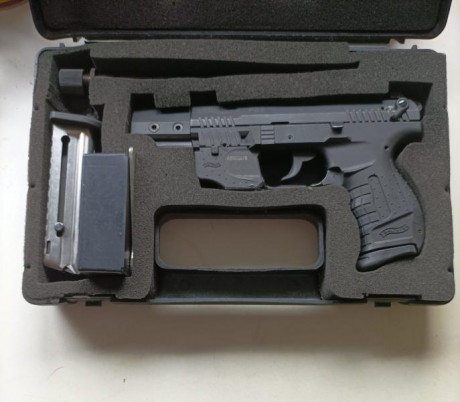 Vendo Walther P22 guiada en F .Tiene dos cañones, largo y corto, dos cargadores, punto láser y todos sus 02