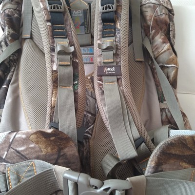 Hola:

Mochila por estrenar.
 A papa Noel no le contaron los Reyes que ya tenia una.
 Porta rifle, bolsa 01