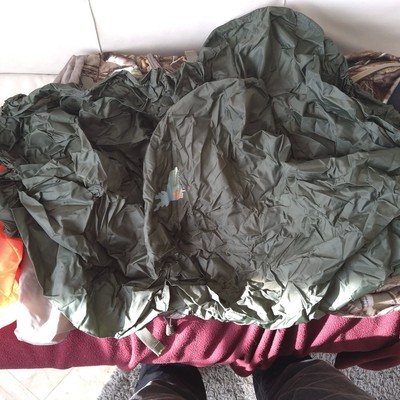 Hola:

Mochila por estrenar.
 A papa Noel no le contaron los Reyes que ya tenia una.
 Porta rifle, bolsa 00