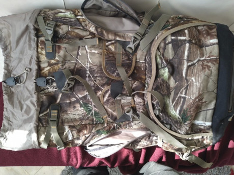 Hola:

Mochila por estrenar.
 A papa Noel no le contaron los Reyes que ya tenia una.
 Porta rifle, bolsa 12