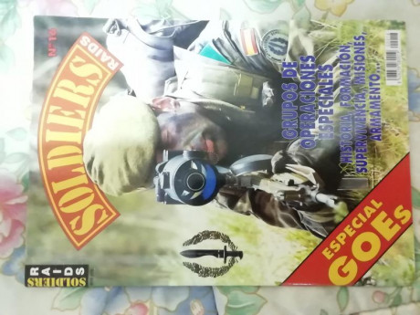Vendo estos monográficos especiales de la revista ARMAS editados en 2002 y hoy descatalogados.

-Pistolas 10
