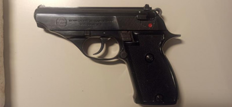 Vendo Astra Mod. Constable del calibre 22LR, con pocas señales de uso, con 2 cargadores, así como sus 11
