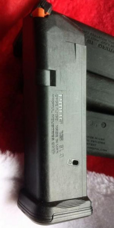 Se vende lote cuatro cargadores PMAG para Glock 19.
80 euros más portes.
Están en La Coruña. 00