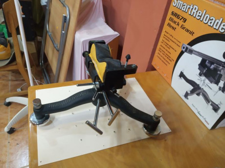 Vendo torreta de tiro marca Smart Reolader Black Granit Rest, modelo SR 679, en perfecto estado.
Precio: 01