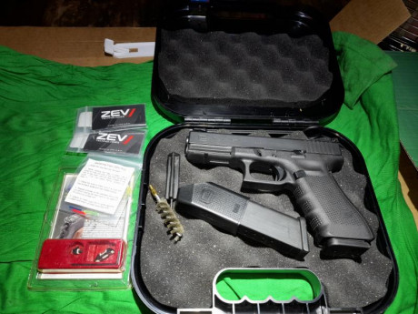 Vendo glock 17 gen4.

Un solo propietario, la compre en armeria marcos, tengo la factura.  Fue la primera 02