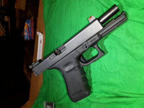 Vendo glock 17 gen4.

Un solo propietario, la compre en armeria marcos, tengo la factura.  Fue la primera 01