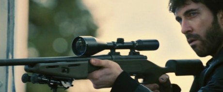 Compañeros,

En vista de las ganas de algunos (Elcafe, Wilcow, Vrakk, etc) por adivinar armas de películas 60