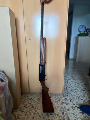 Se vende escopeta semiautomática Franchi modelo  b27580, de fabricación Italia, calibre 12/70, con capacidad 02