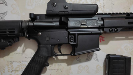 Se vende AR15 marca DPMS  en calibre 6,8 spc 16" de cañón ,esta en muy buen estado , solo lo he usado 12