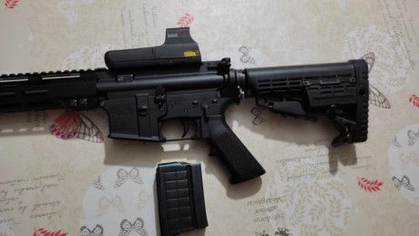 Se vende AR15 marca DPMS  en calibre 6,8 spc 16" de cañón ,esta en muy buen estado , solo lo he usado 11