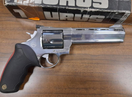 Un amigo vende su revolver Taurus Racing Bull del 454 Casull, el arma esta en perfecto estado mecánico 02
