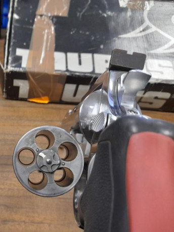 Un amigo vende su revolver Taurus Racing Bull del 454 Casull, el arma esta en perfecto estado mecánico 11