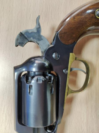 Se vende revolver de avancarga modelo Remington 1858 de la marca palmetto del calibre 44. Esta en buen 01