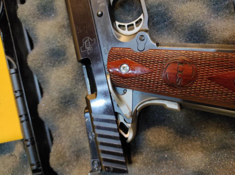 Vendo pistola en buen uso y estado. El arma está en Valencia.
Pistola High Class Made in USA.
Cañón de 02