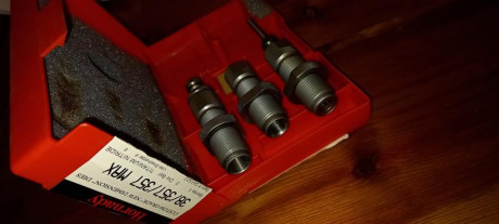 Un compañero del club me ha pedido que le anuncie material que tiene sin estrenar ya que se jubila y deja 00