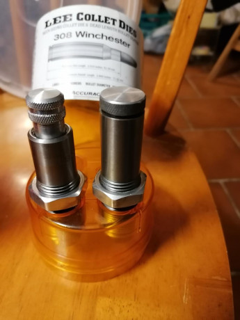 ]FACTORY CRIMP DIE 40 SW 10 MM            15 Euros
   LEE COLLET DIE                                  00