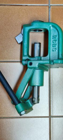 En venta.
Prensa de recarga RCBS modelo Rock Chuker con todo lo que trae de origen.
Prensa muy robusta 01