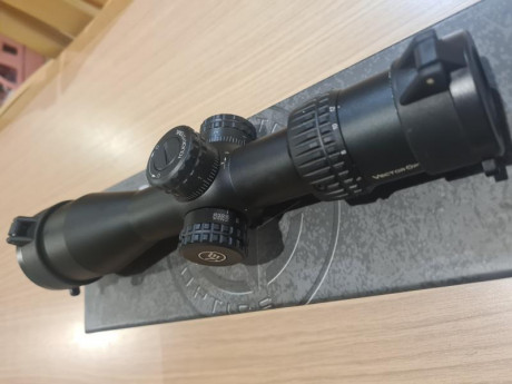 Por exceso de visore vendo este veyron 3-12×44 de 1er plano focal.
El visor esta impecable, en su caja 02