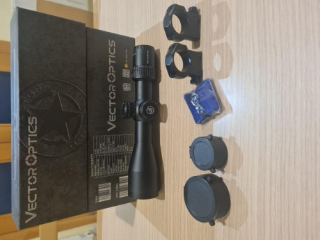Por exceso de visore vendo este veyron 3-12×44 de 1er plano focal.
El visor esta impecable, en su caja 01