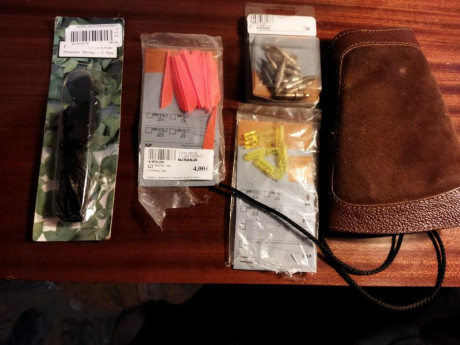 Vendo brazales protectora de brazo cuerda de arco y puntas y algún recambio
Para practicar tiro con arco
Todo 01