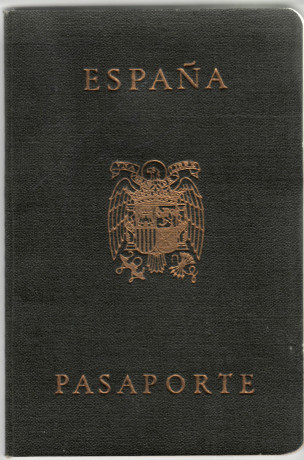  EN RECUERDO Y HOMENAJE A LOS QUE YA NO ESTÁN. 

Si pones en  GOOGLE   PASAPORTES EN LA MEMORIA  da igual 132