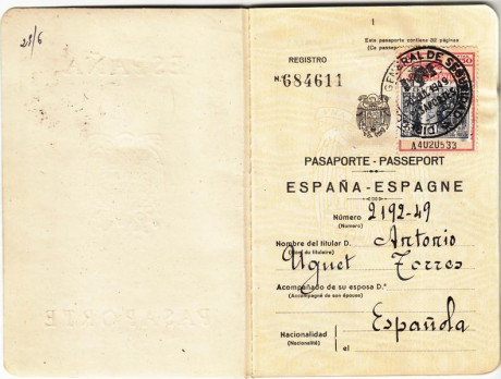  EN RECUERDO Y HOMENAJE A LOS QUE YA NO ESTÁN. 

Si pones en  GOOGLE   PASAPORTES EN LA MEMORIA  da igual 140