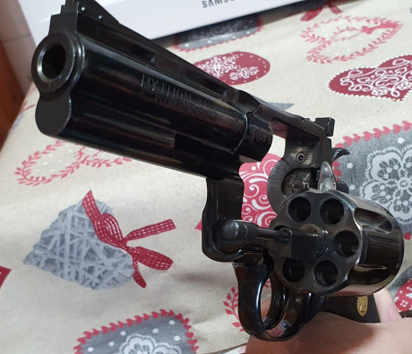 Revólveres recomendados en venta:

Colt python 357 cañon 4".....    500€    

Manurhin M73 ................... 00