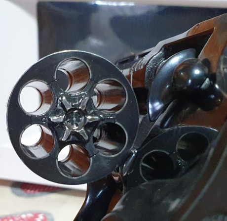 Revólveres recomendados en venta:

Colt python 357 cañon 4".....    500€    

Manurhin M73 ................... 32