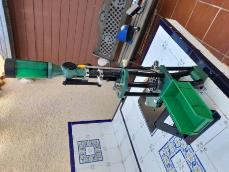 Pongo a la venta prensa progresiva de 5 estaciones y dosificador automatico rcbs.
Esta en impecable estado, 01