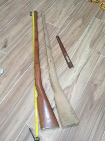 Se vende conjunto de culatas Oviedo. No se si son del modelo 1916 o 1893. Una de ellas está en basto como 12