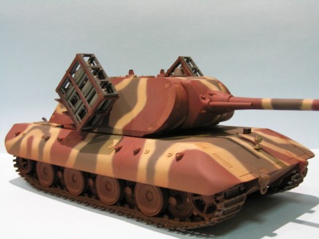 Abro este hilo ya que no puedo trasladar el de maquetas en conversación general, y porque pretendía dar 70