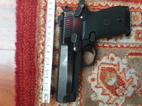 Vendo pistola de 9 mm. Parabellum, guiada con Licencia B. 
Es el primer ejemplar de este Modelo que salió 02
