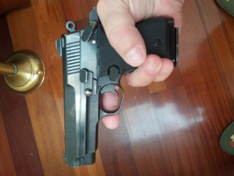 Vendo pistola de 9 mm. Parabellum, guiada con Licencia B. 
Es el primer ejemplar de este Modelo que salió 01