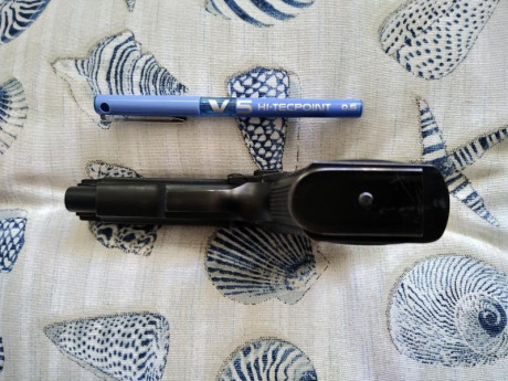 Vendo pistola de 9 mm. Parabellum, guiada con Licencia B. 
Es el primer ejemplar de este Modelo que salió 00
