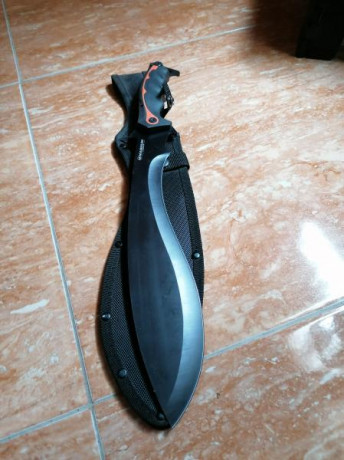 Pongo a la venta 
Lote 1
Gerber strongarm nuevo, gerber ambar drive sin abrir, victorinox usada en buen 01