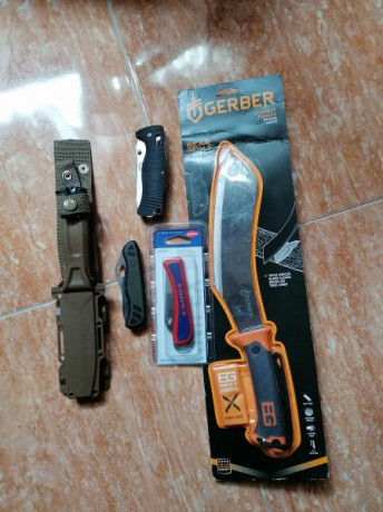 Pongo a la venta 
Lote 1
Gerber strongarm nuevo, gerber ambar drive sin abrir, victorinox usada en buen 00