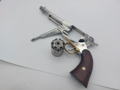 Revólver Pietta calibre 36 de 5,5" de longitud de cañón acabado níquel.
Poquísimos disparos, (menos 00