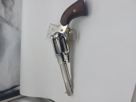 Revólver Pietta calibre 36 de 5,5" de longitud de cañón acabado níquel.
Poquísimos disparos, (menos 10