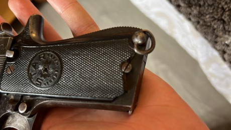 Hola, busco la cacha izquierda para la pistola Star I 7,65 primer modelo.

Adjunto fotografías. 00