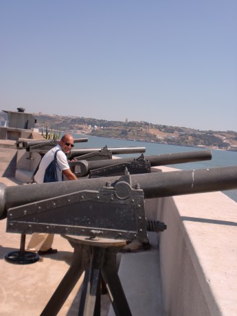 A todos los vecinos de Valencia y a los turistas que la visiten les recomiendo ver el Museo del Ejército.
Impresionante 92