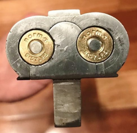 Un amigo me ha pedido que le ponga en venta estas dos maravillas. 

Rifle monotiro Heeren:
- cañon octogonal
- 11